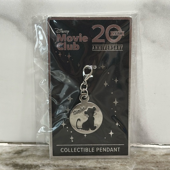 SIMBA Lion King Silver Pendant 20th Anniversary Charm BNIP DMC Disney Movie Club - Picture 2 of 3